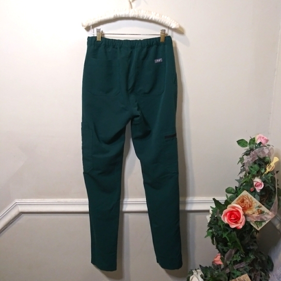 Figs Evergreen Women's Drawstring With Elastic Waist Zippered Skinny  Scrub Pant - Picture 6 of 11